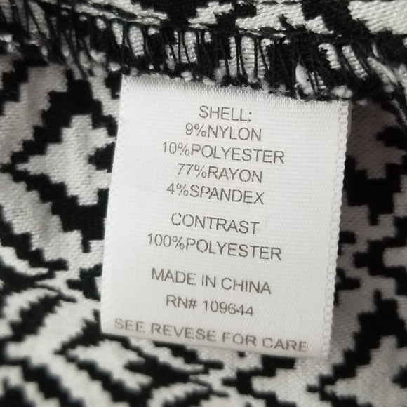 Chic Black and White Patterned Blazer - Picture 3 of 5